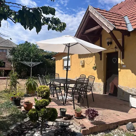 Nyaraló Bltn House